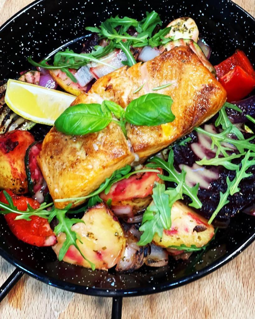 Restauracja I Noclegi Izba Rybacka W Krainie Wygaslych Wulkanow Podgorki Exteriér fotografie